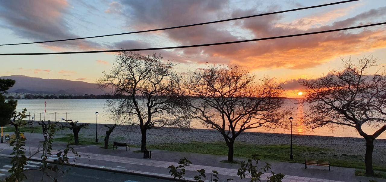 Nafpaktos Beach House Apartment Luaran gambar