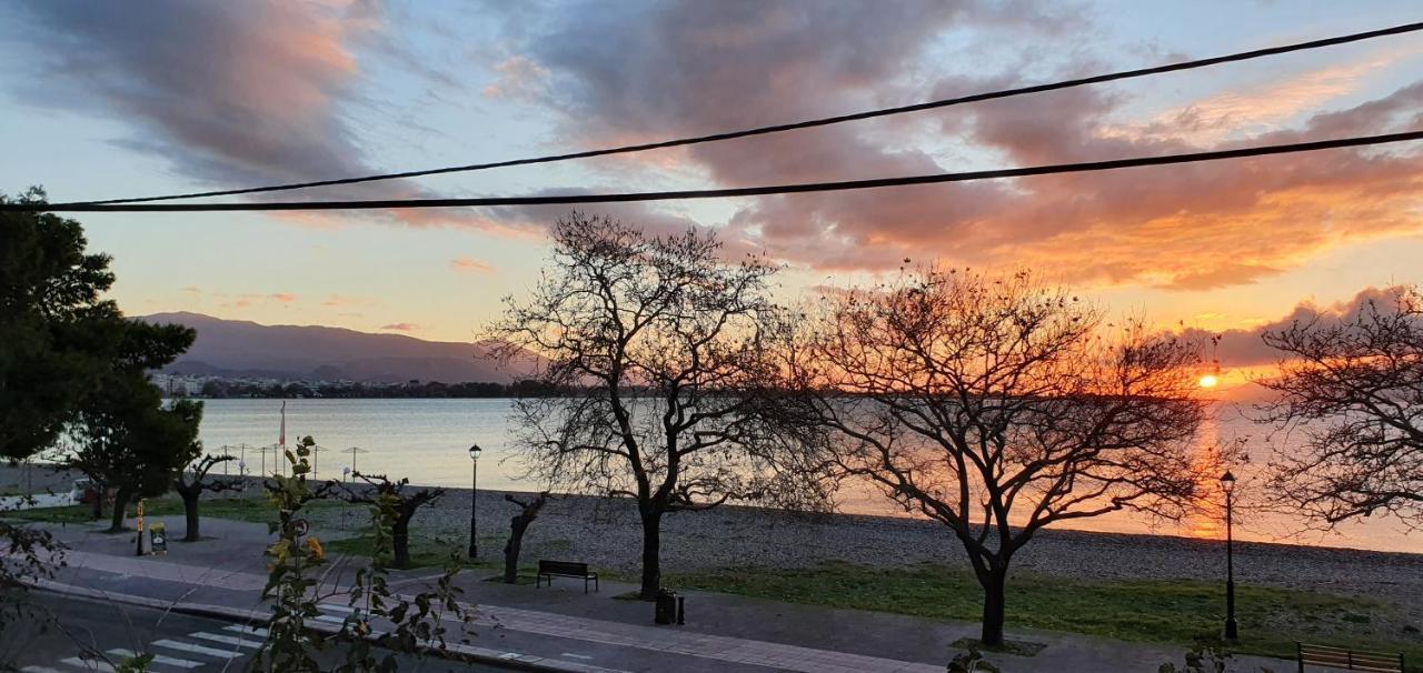 Nafpaktos Beach House Sea View Apartment First Floor Luaran gambar