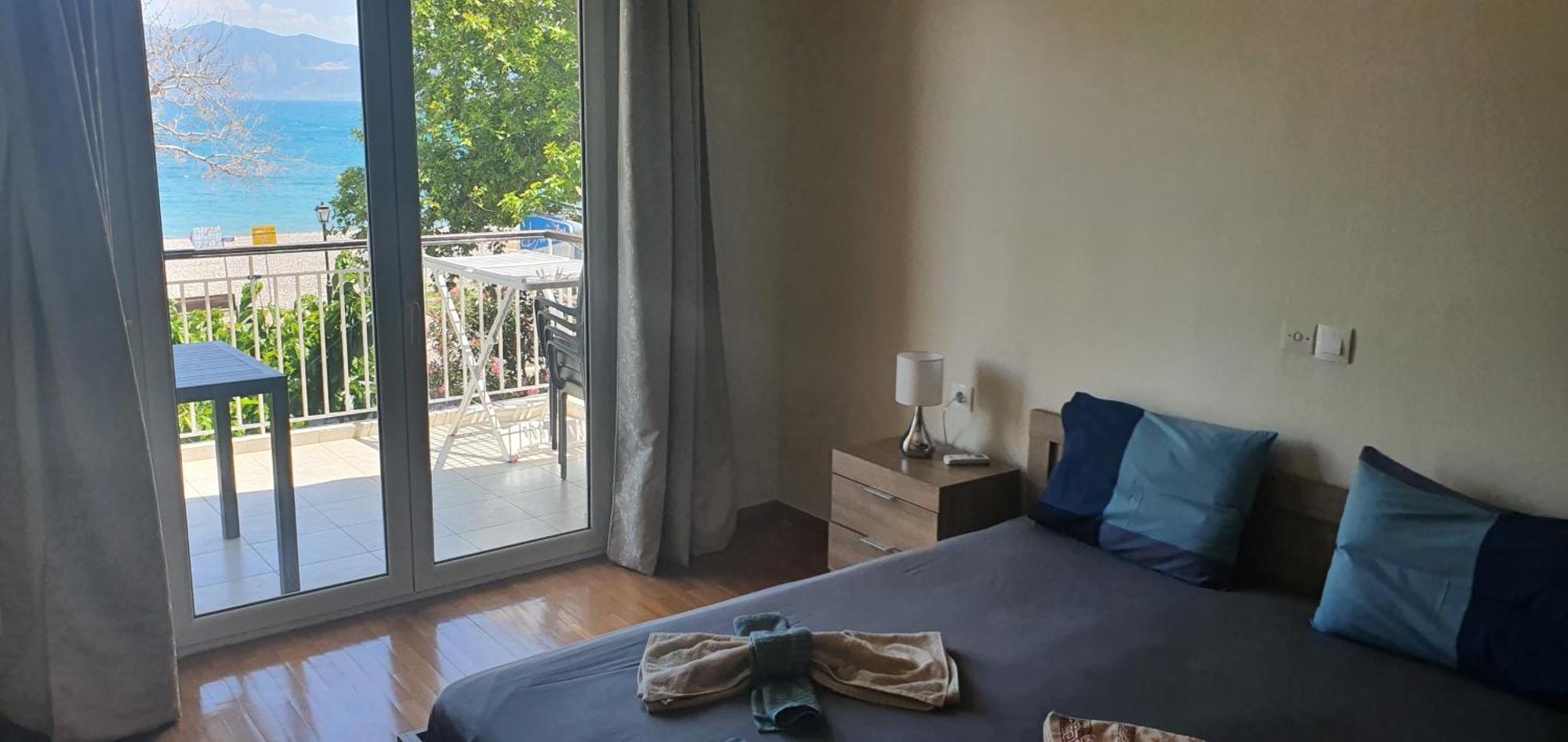 Nafpaktos Beach House Sea View Apartment First Floor Luaran gambar