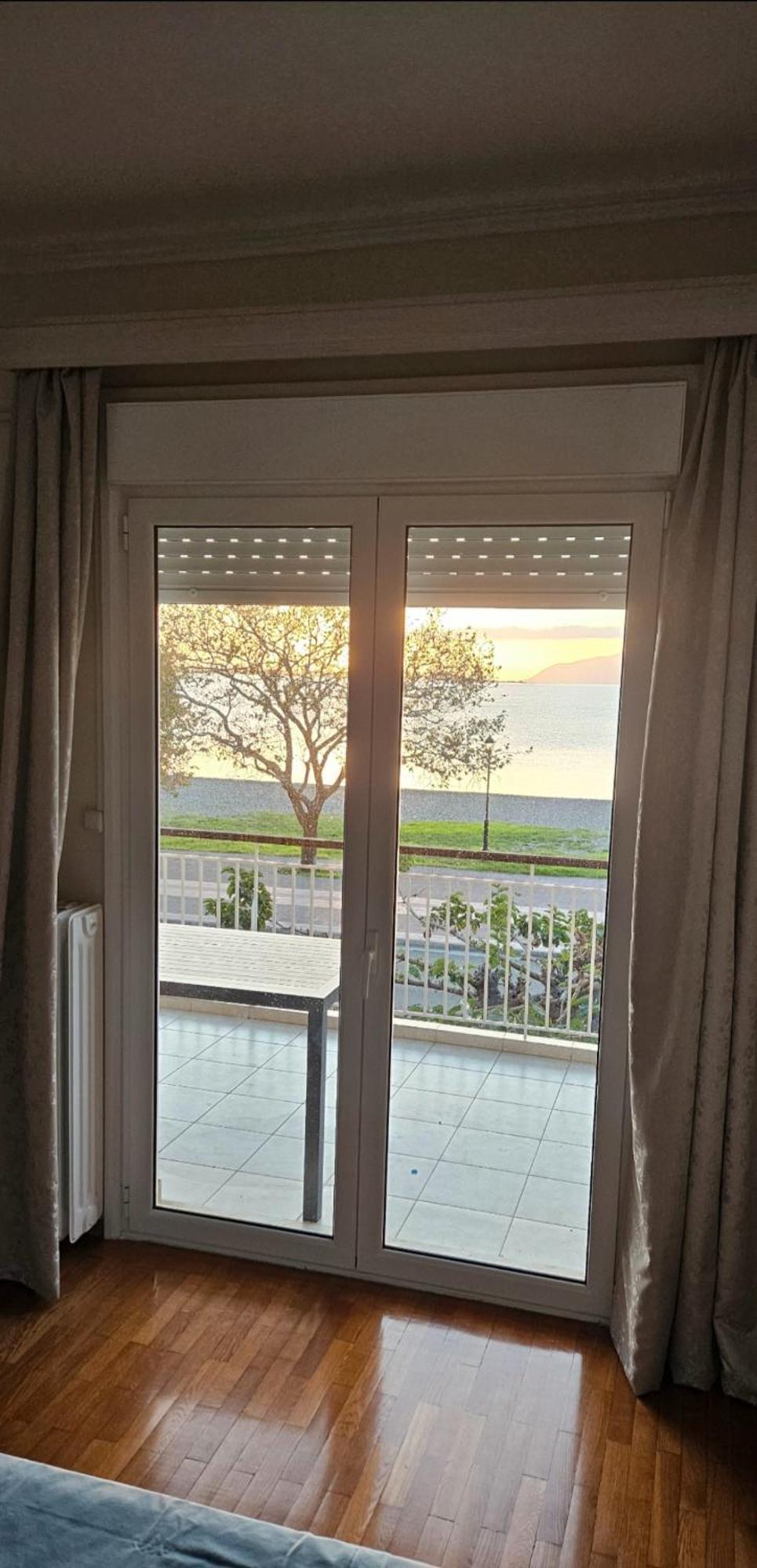 Nafpaktos Beach House Sea View Apartment First Floor Luaran gambar