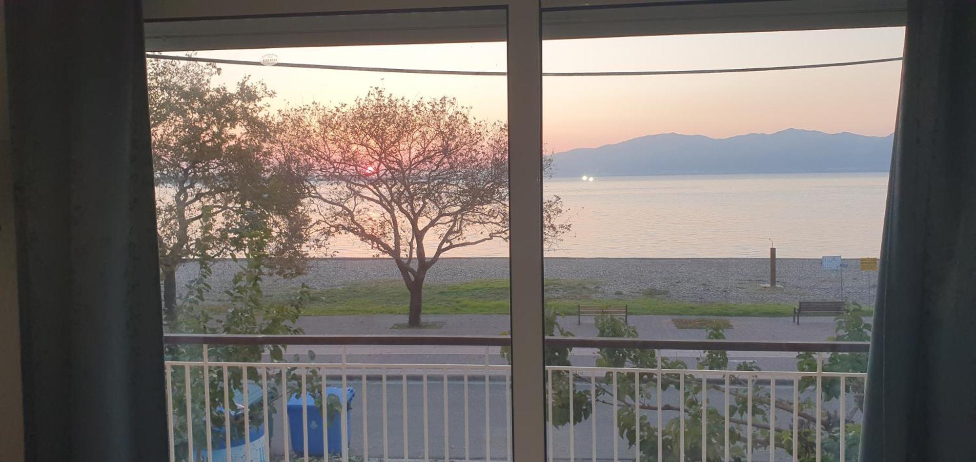Nafpaktos Beach House Sea View Apartment First Floor Luaran gambar