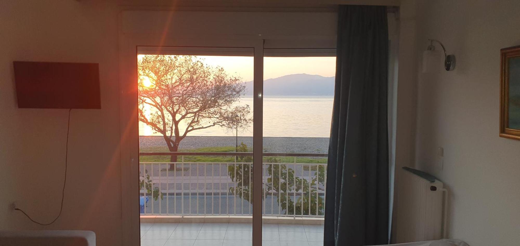 Nafpaktos Beach House Sea View Apartment First Floor Luaran gambar