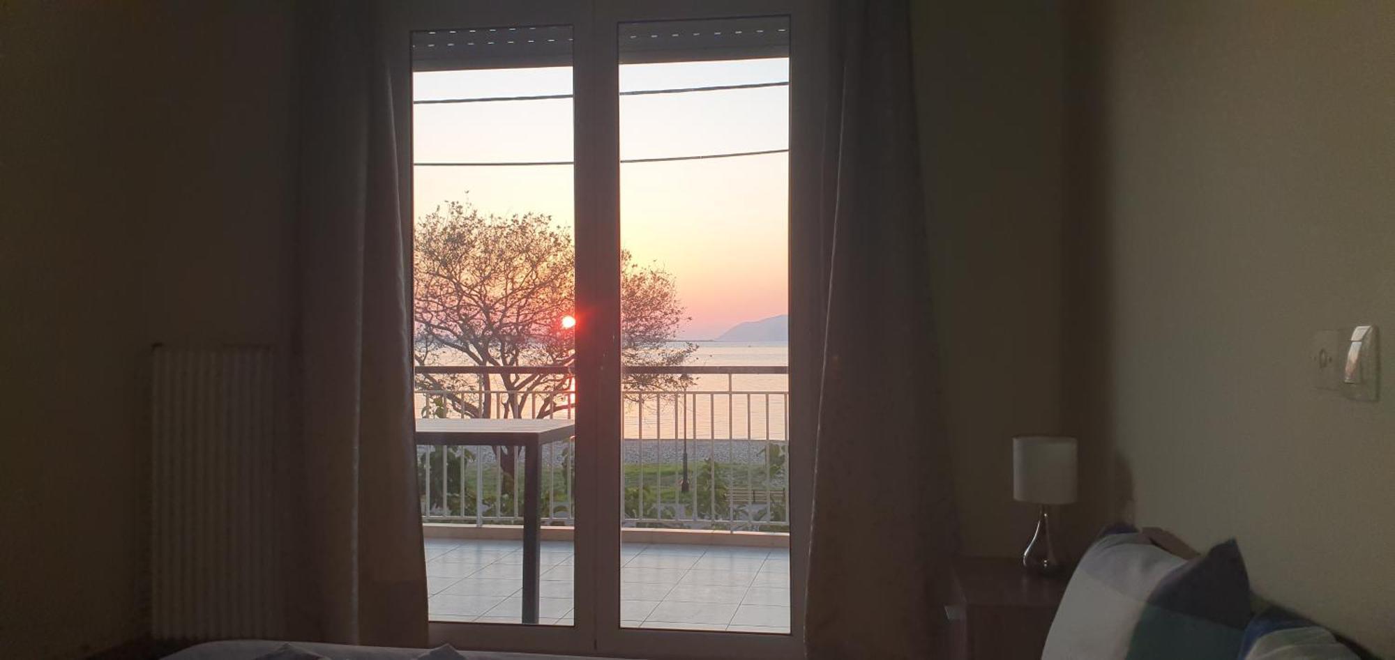 Nafpaktos Beach House Sea View Apartment First Floor Luaran gambar