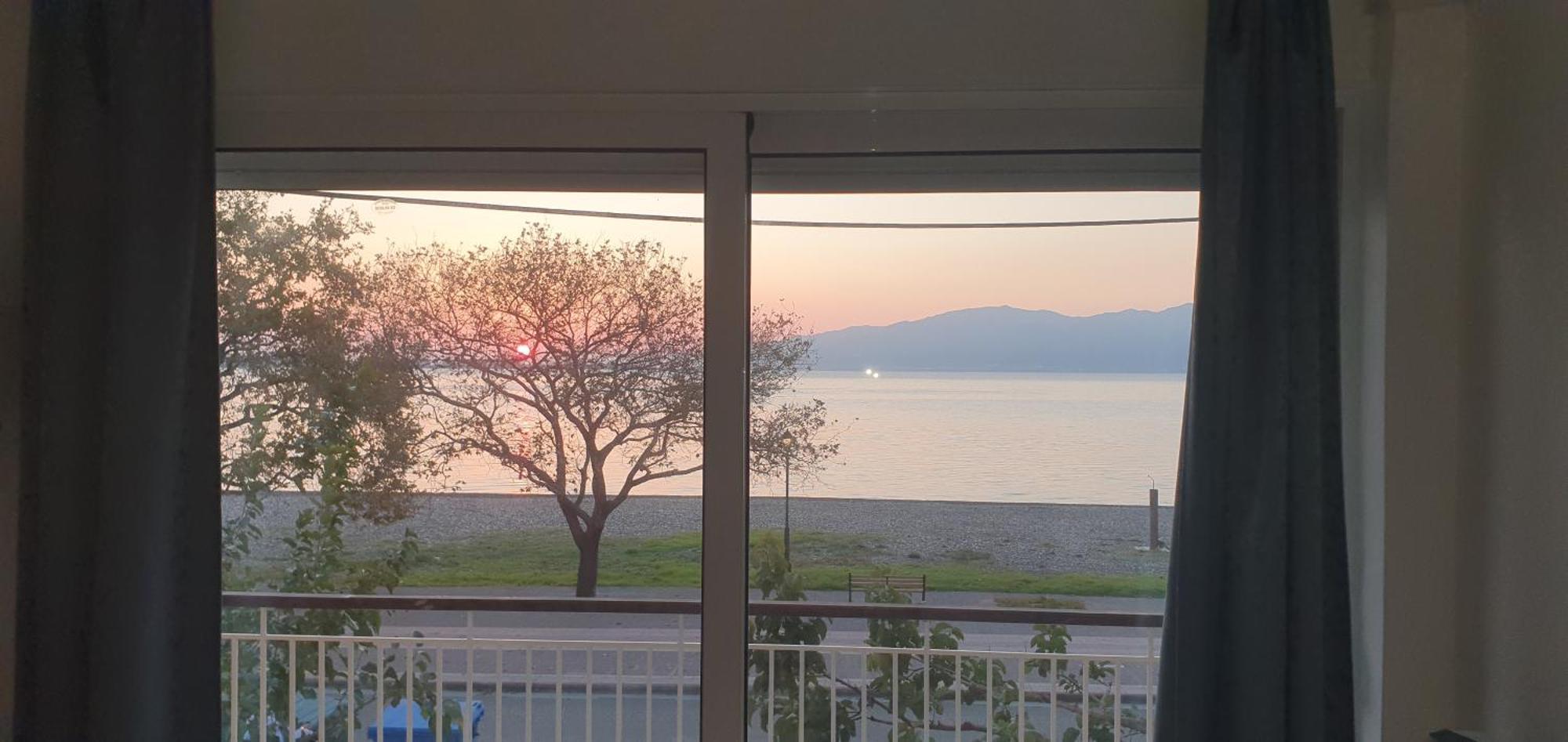 Nafpaktos Beach House Apartment Luaran gambar