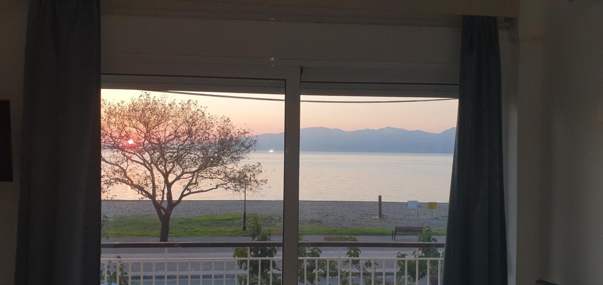 Nafpaktos Beach House Sea View Apartment First Floor Luaran gambar