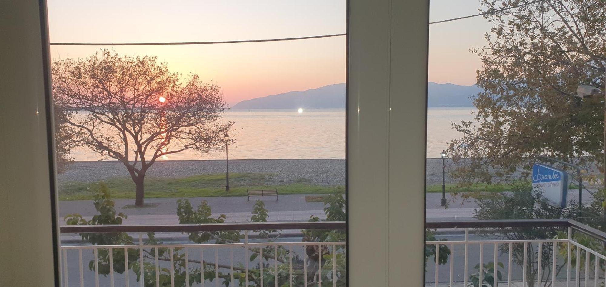 Nafpaktos Beach House Sea View Apartment First Floor Luaran gambar