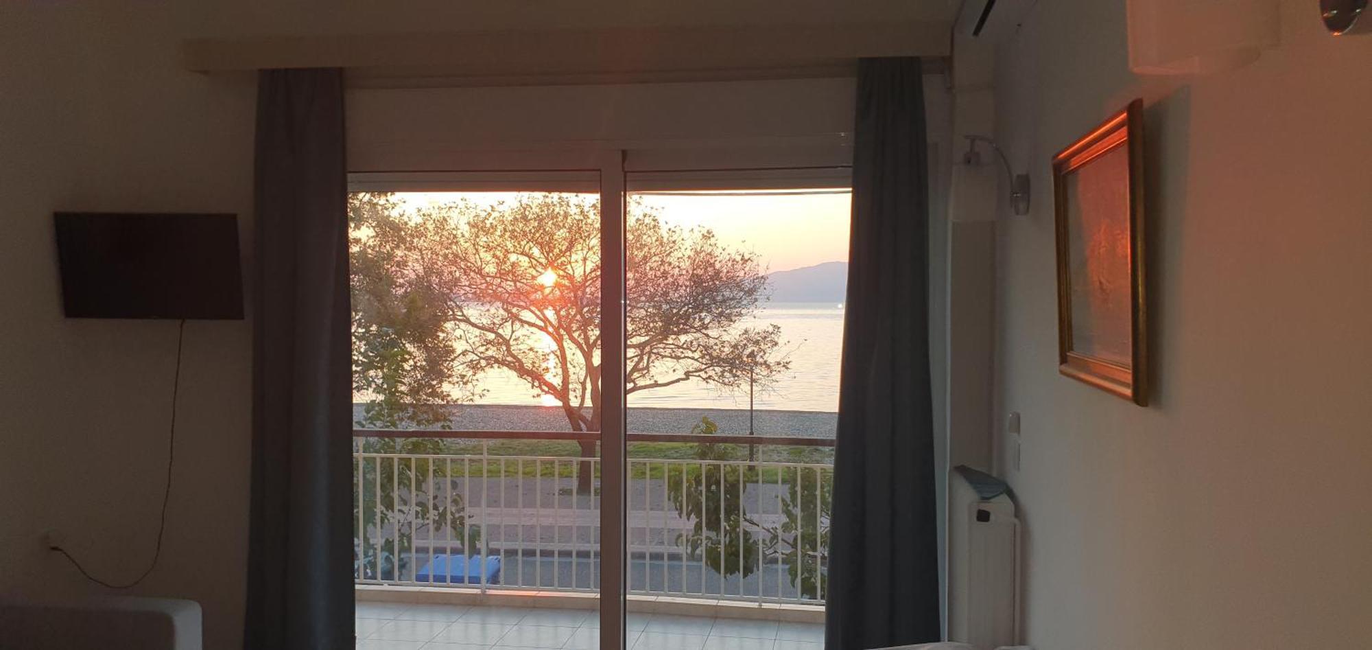 Nafpaktos Beach House Sea View Apartment First Floor Luaran gambar