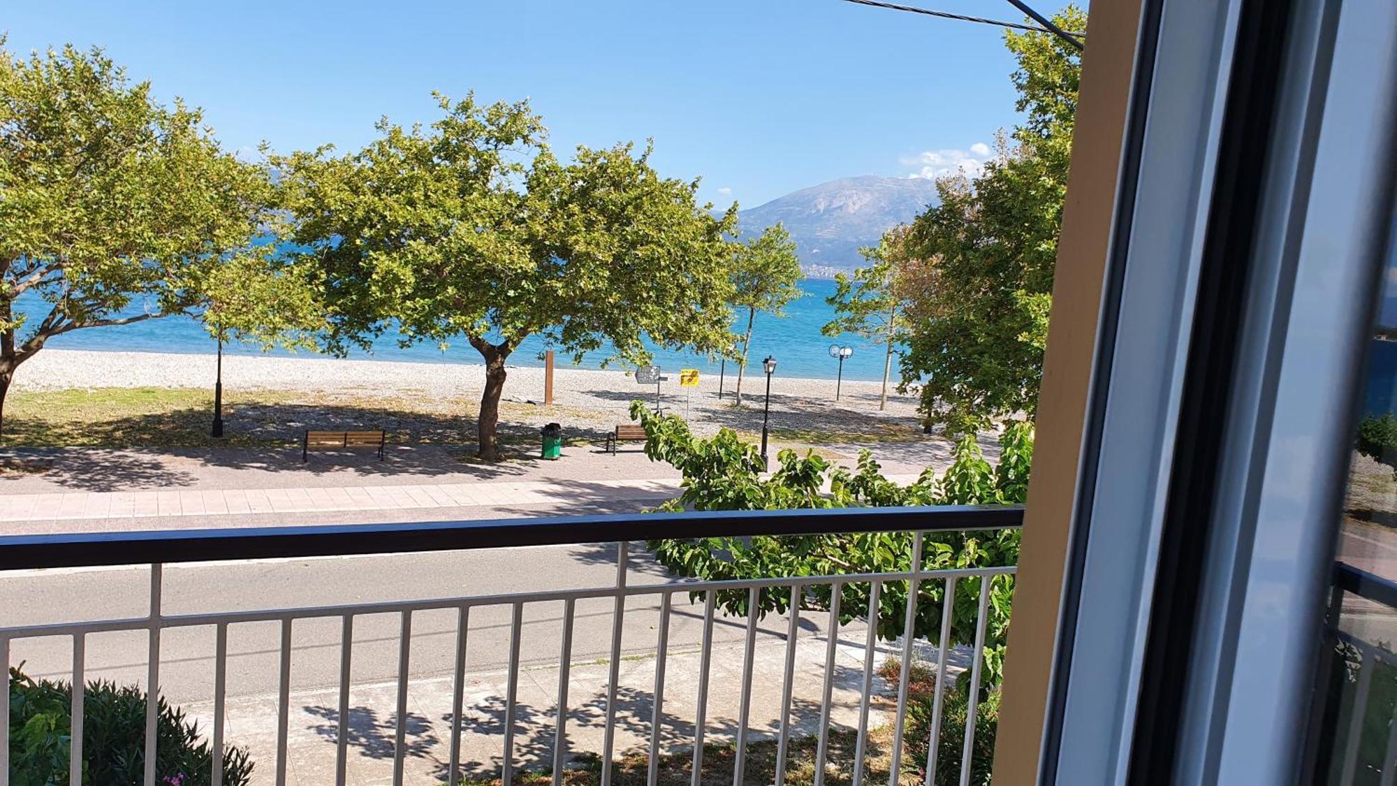 Nafpaktos Beach House Sea View Apartment First Floor Luaran gambar