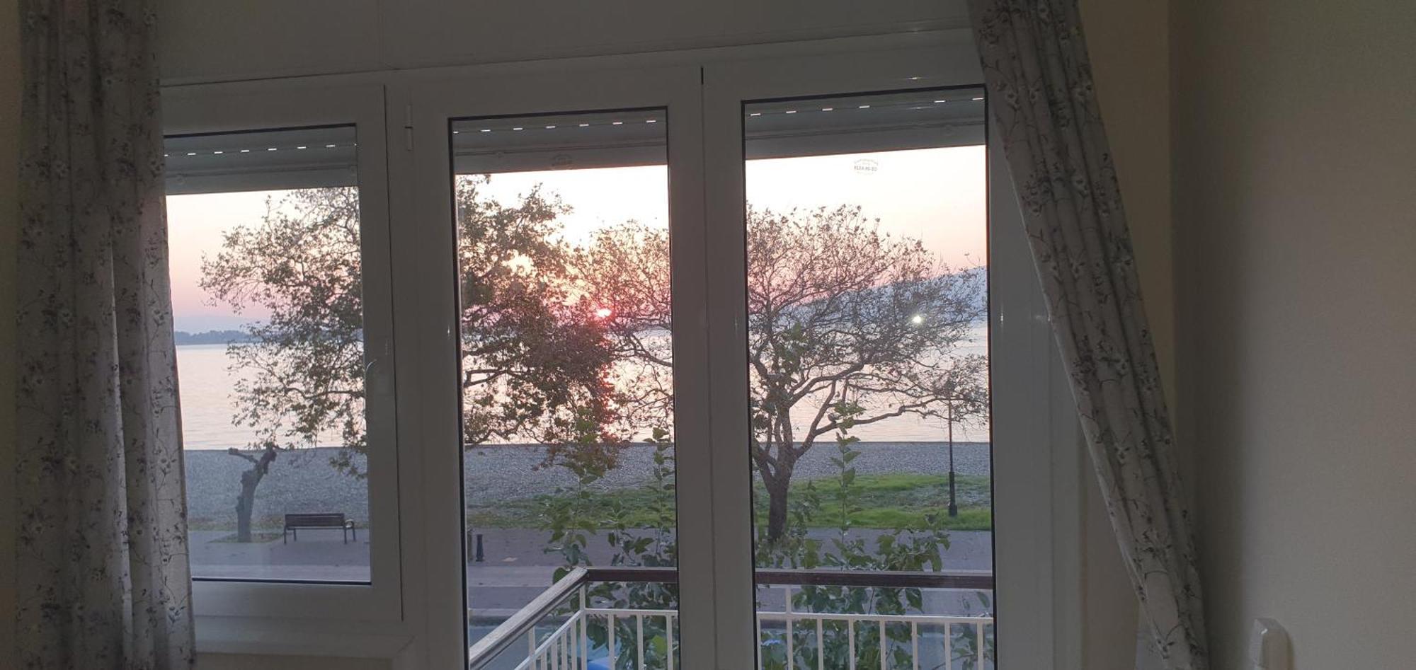Nafpaktos Beach House Sea View Apartment First Floor Luaran gambar